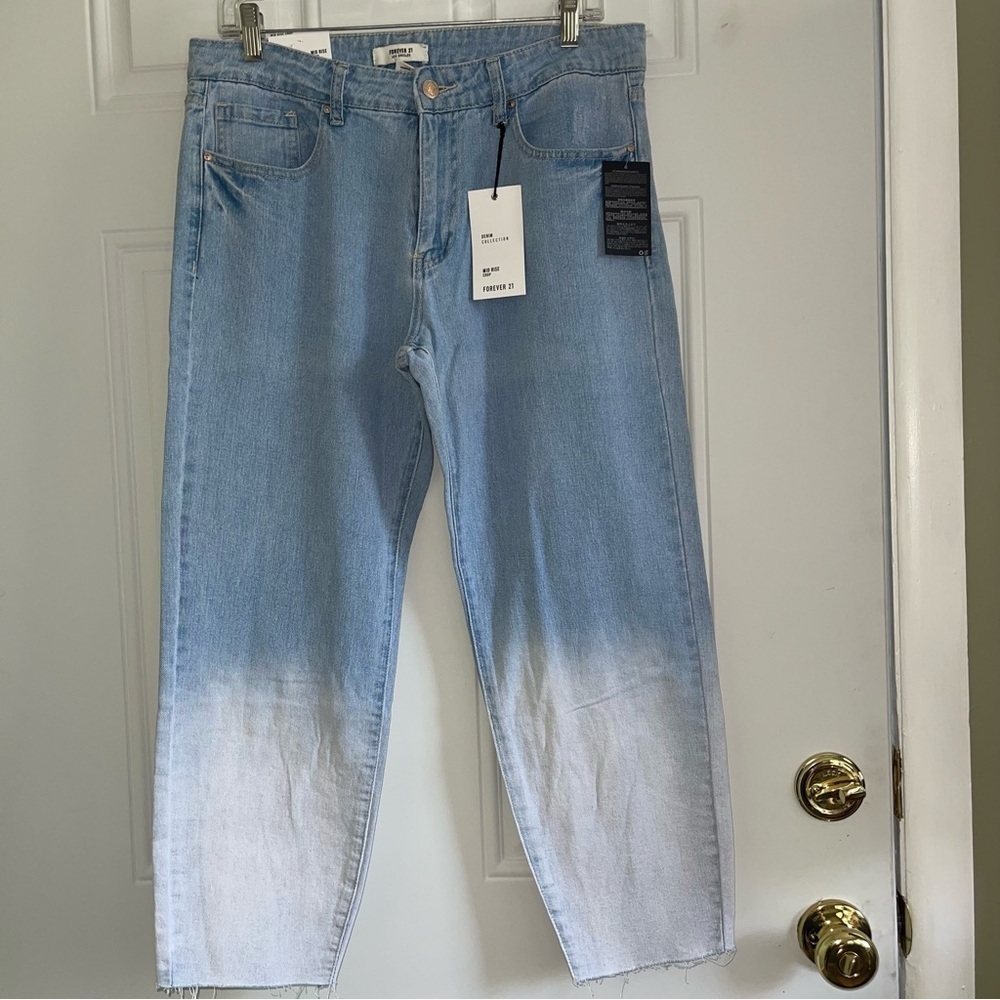 ❤️2/$15 or 3/$21❤️ NWT Forever 21 Mid-Rise Crop Jeans Size 29